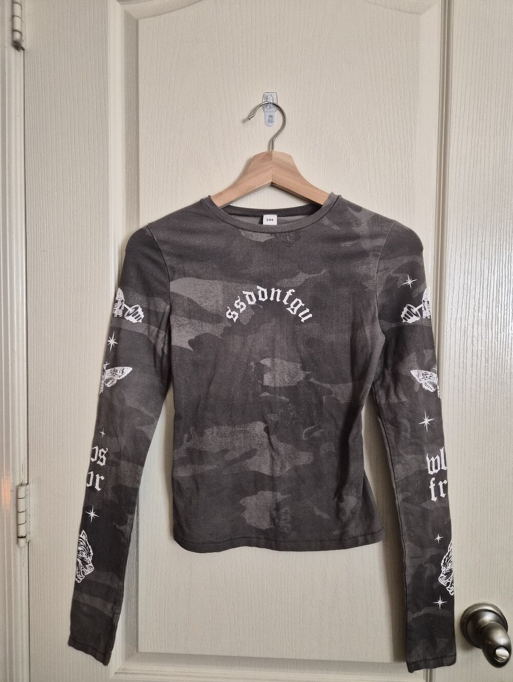 Darc Sport Long Sleeve Cropped Tee in Charcoal Black Camo Size Small